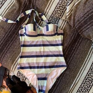 Vineyard vines swim suit